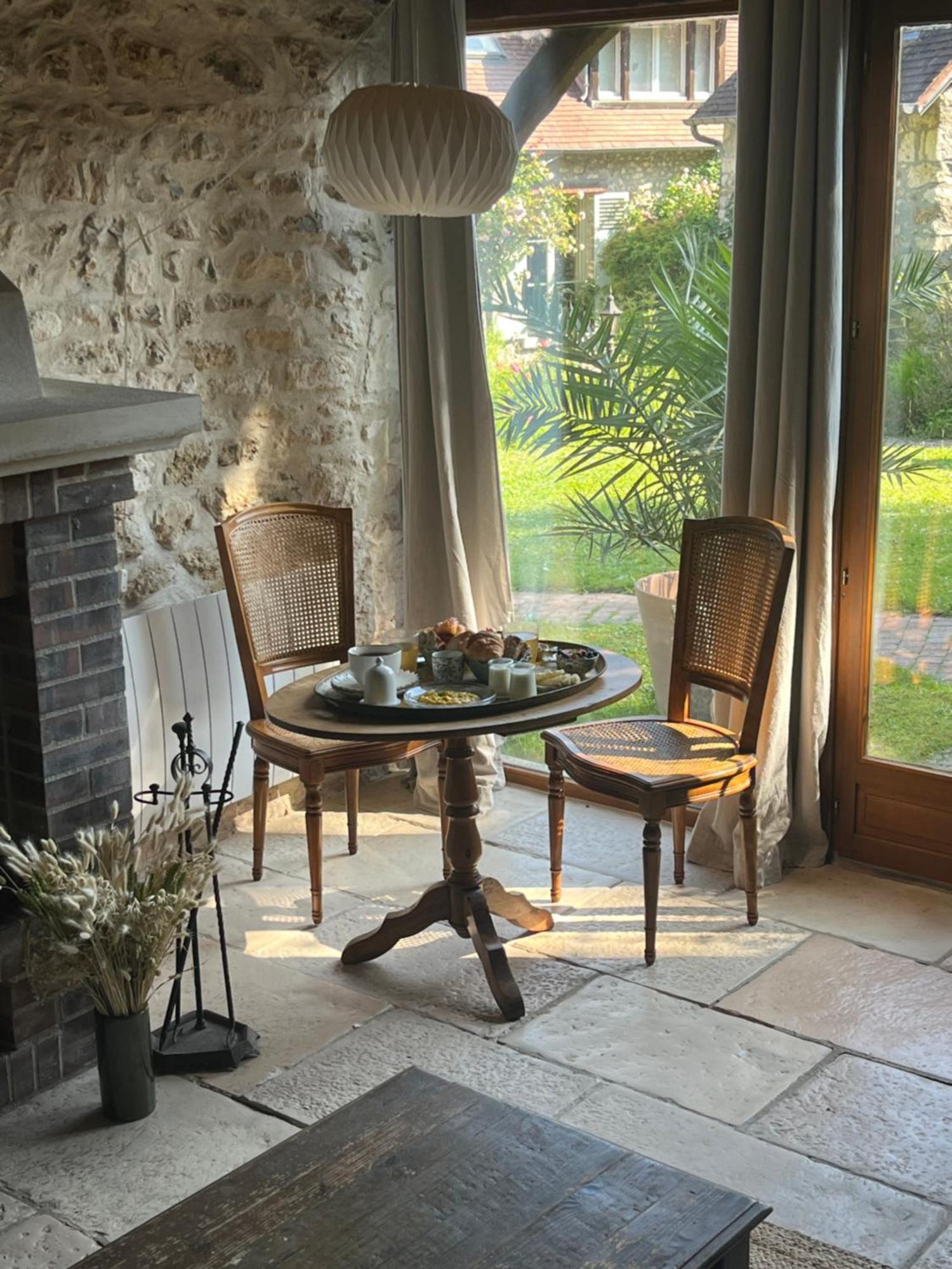 Le Clos Des Songes Bed and Breakfast Blaru Esterno foto