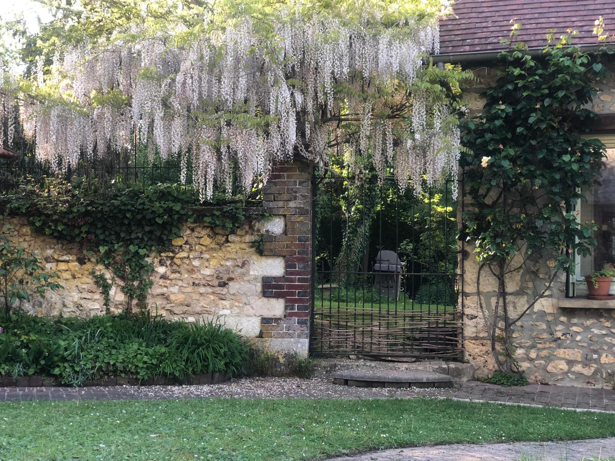 Le Clos Des Songes Bed and Breakfast Blaru Esterno foto