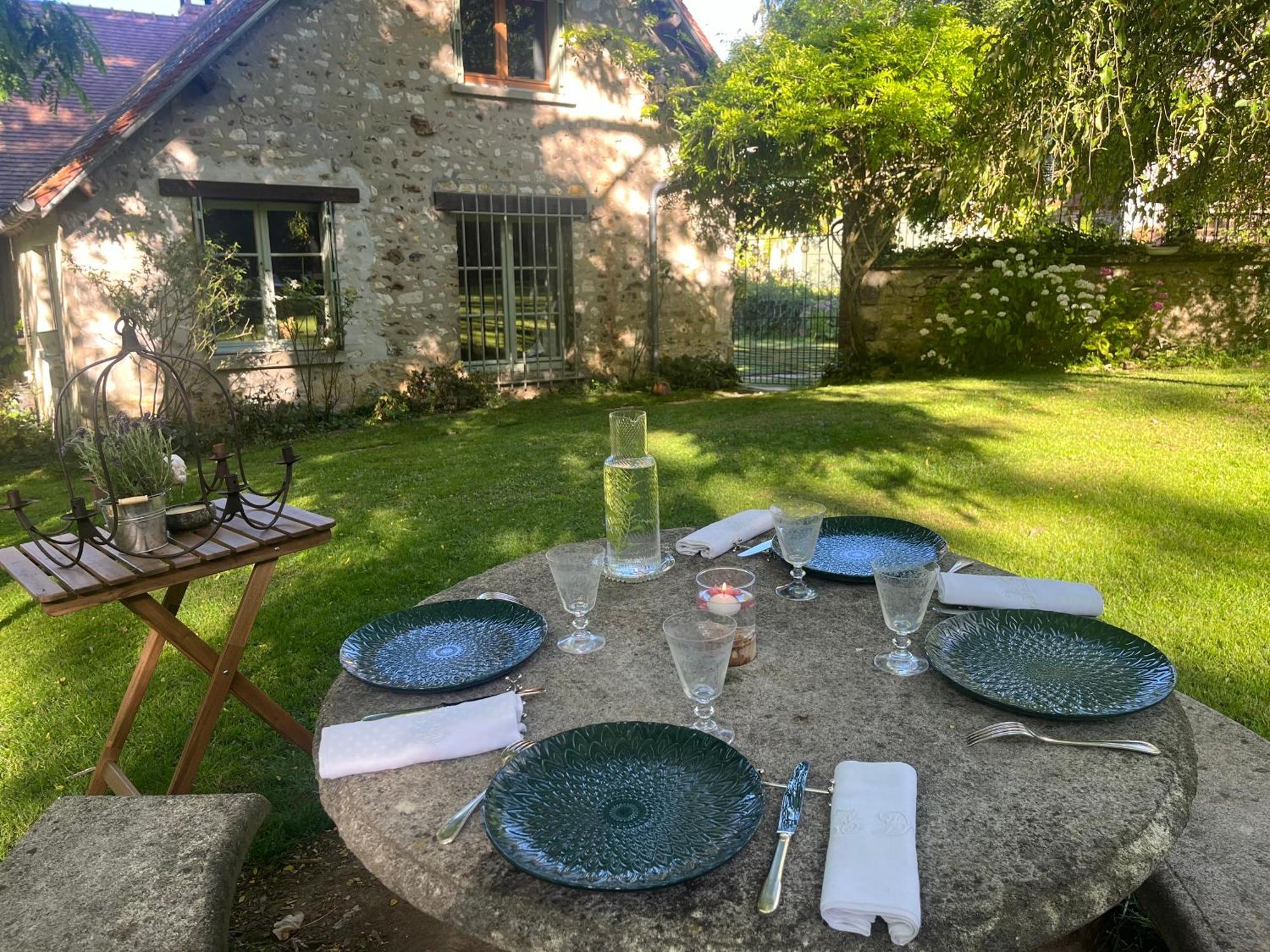 Le Clos Des Songes Bed and Breakfast Blaru Esterno foto